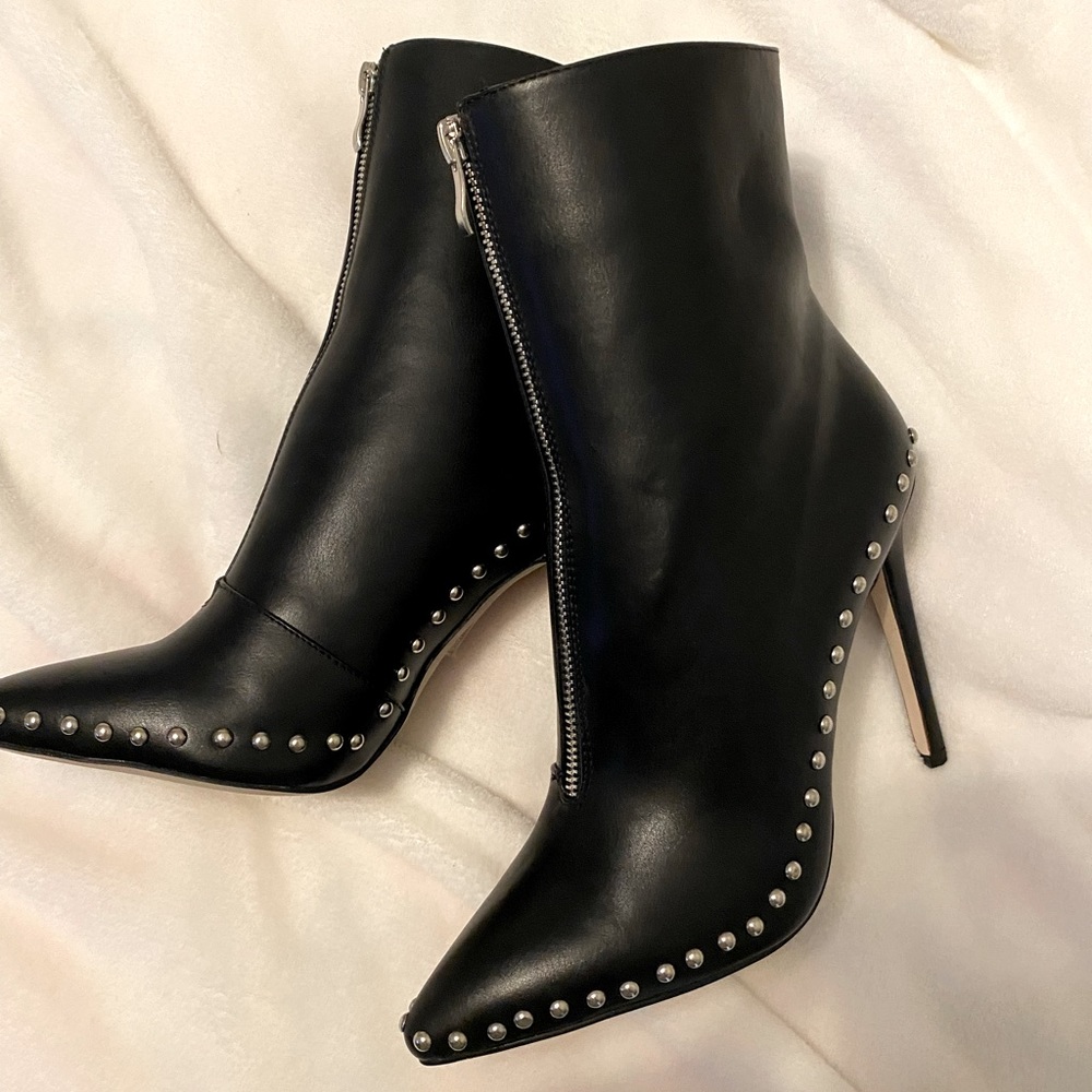 Fashion Nova studded zip up ankle boots size 9